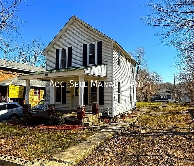 836 Coit Ave NE — Photo 2