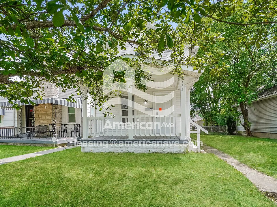 976 Seymour Ave