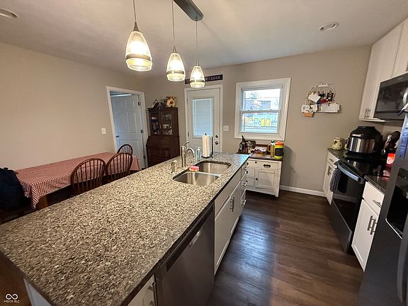 4th image of 1515 Park Dr