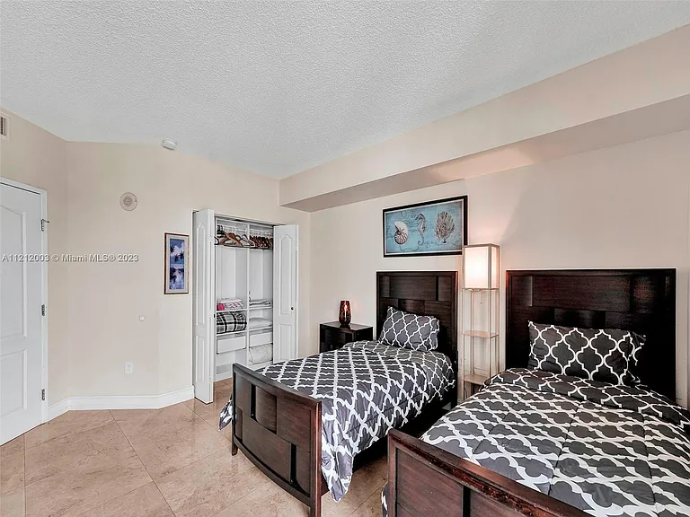 17555 Atlantic Blvd #806 — Photo 24