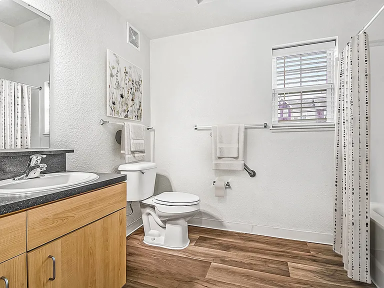 Lynbrook Apartments and Townhomes — Photo 8