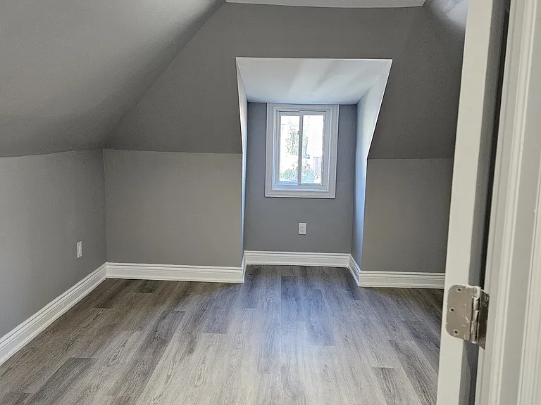 214 Rosslyn Ave S #2 — Photo 4