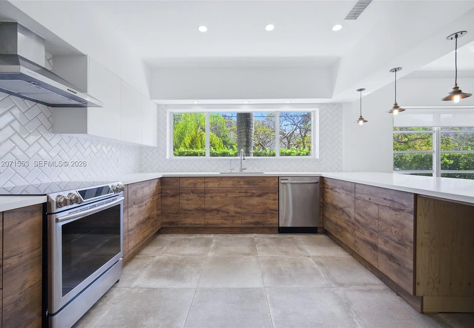 4 bed, 3.5 bath, 3539 sqft, $14,500 — Photo 3