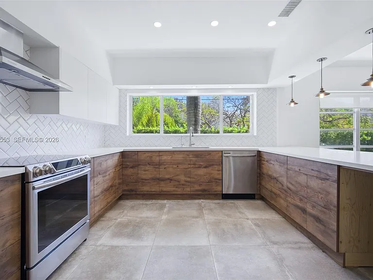 2300 S Miami Ave — Photo 10