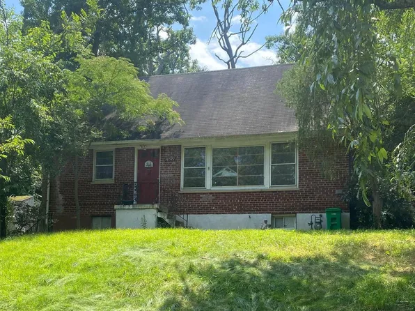 10527 Deakins Hall Dr, Hyattsville, MD 20783