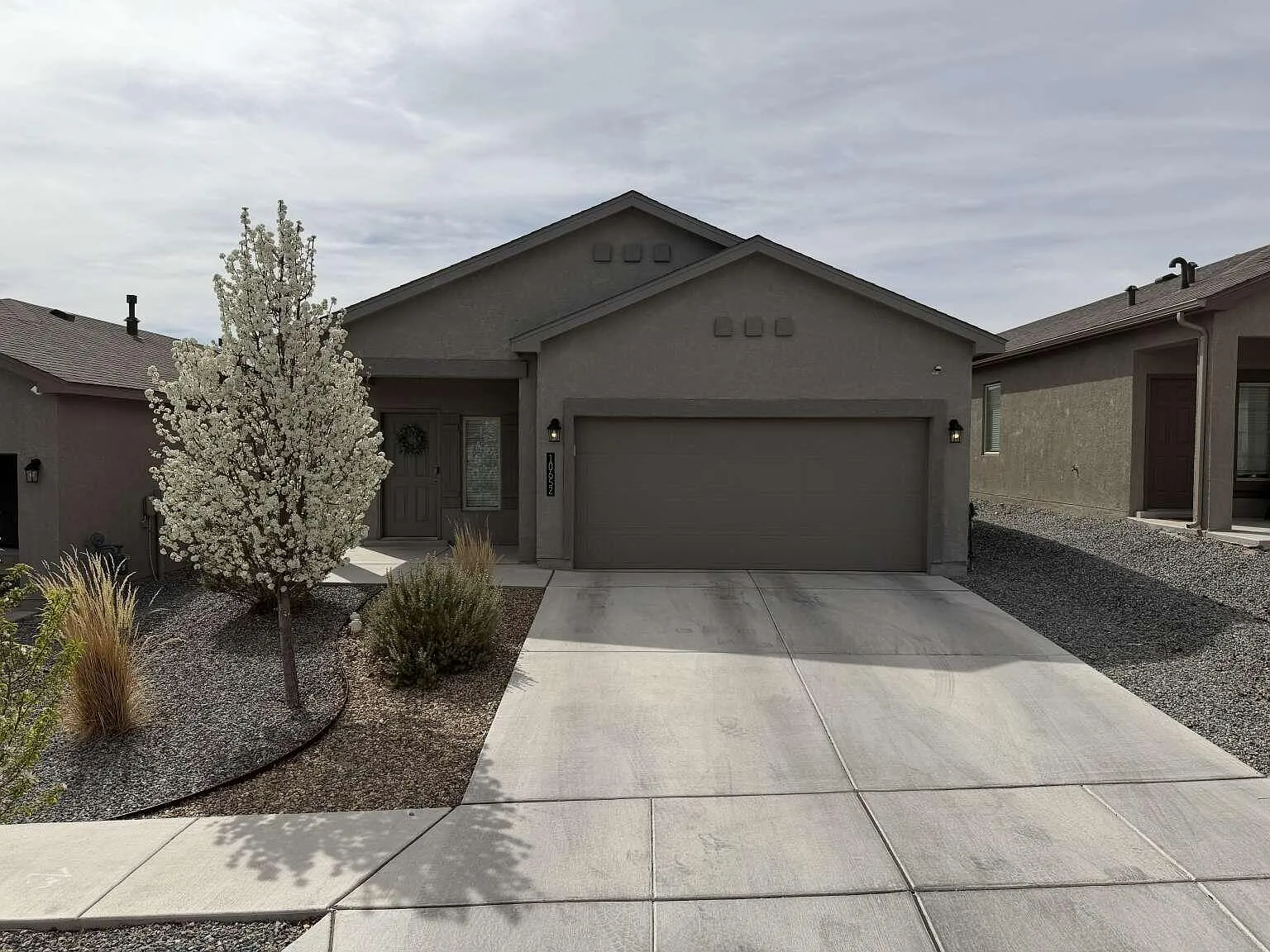 3 bed, 2.0 bath, 1519 sqft, $2,400 — Photo 3