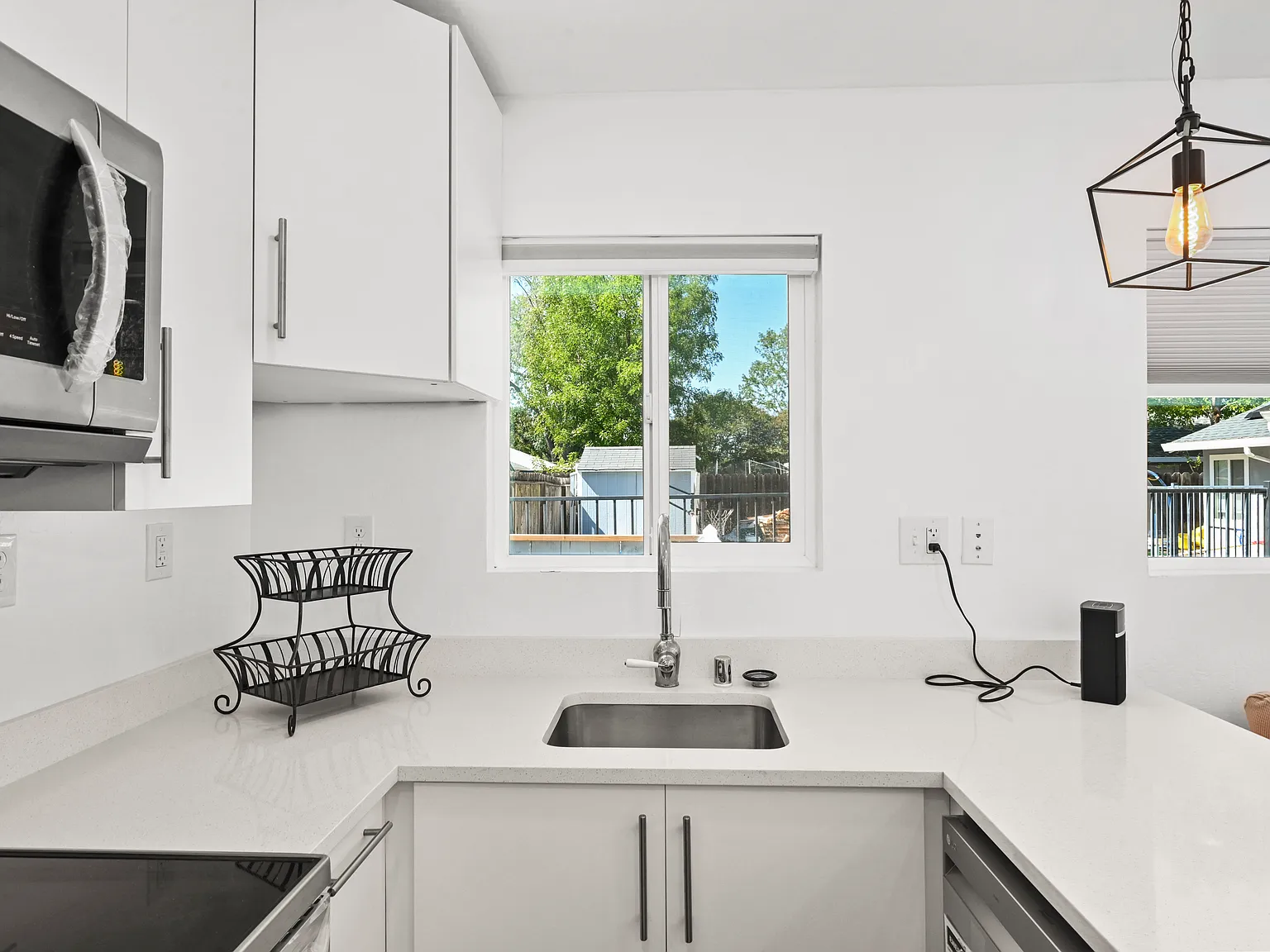 1 bed, 400 sqft, $2,500 — Photo 2