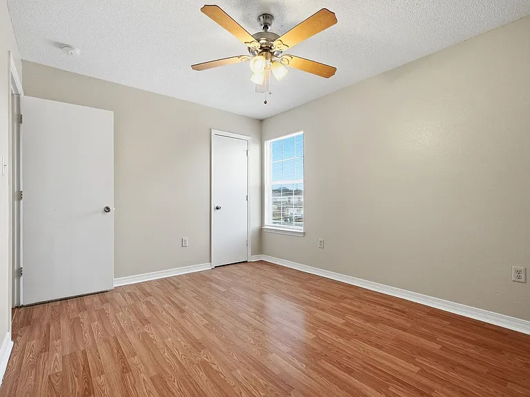 1807 Whispering Oaks Ln — Photo 27