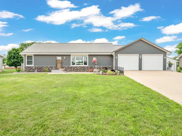 605 N Walnut Ave, Graettinger, IA 51342