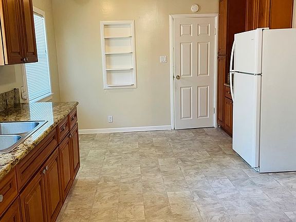3rd image of 833 Bryte Ave