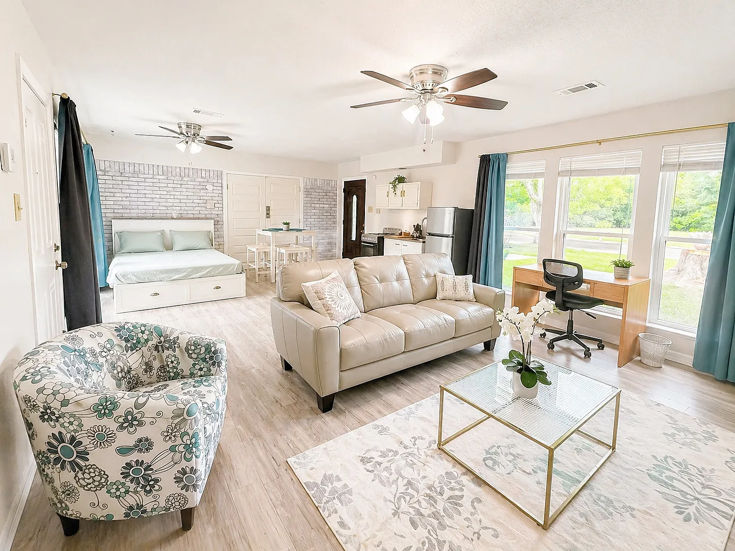 1 bed, 3200 sqft, $1,295 — Photo 4