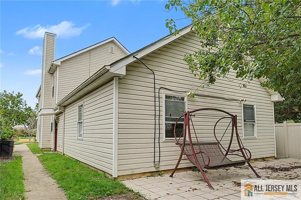 1 bed, 1.0 bath, $1,800 — Photo 1