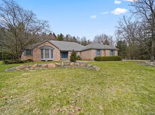 9856 Rattalee Lake Rd, Clarkston, MI 48348