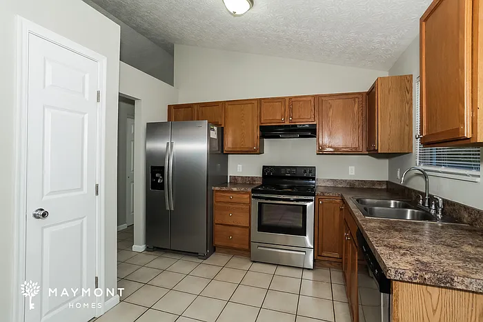 4 bed, 2.5 bath, 1592 sqft, $2,100 — Photo 3