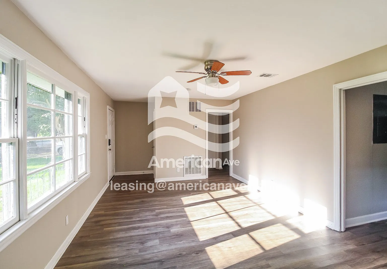 3 bed, 1.0 bath, 903 sqft, $1,245 — Photo 3