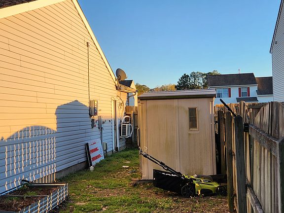 4th image of 427 Stallings Ct