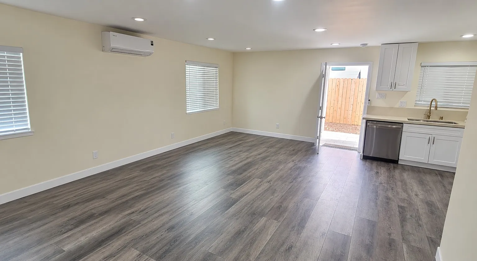 2 bed, 950 sqft, $2,500 — Photo 3