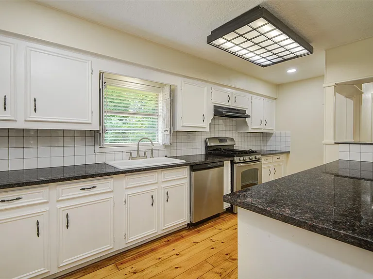804 Chickasaw Dr — Photo 10