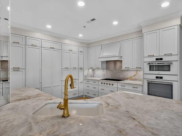 2801 Glenwood Gardens Ln Unit 203, Raleigh, NC 27608