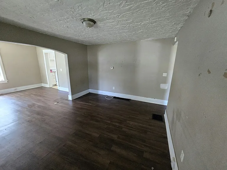 1363 E Johns Ave — Photo 8