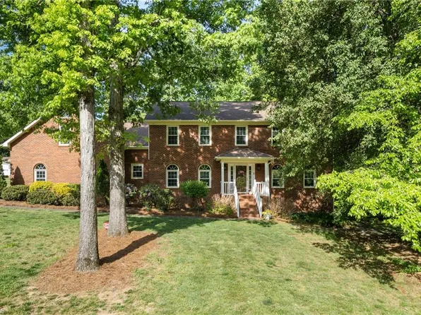 949 Aquaview Dr, Kernersville, NC 27284