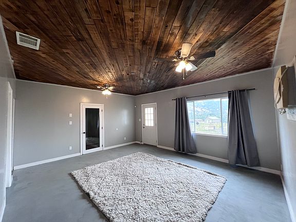 4th image of 28562 Burrough Valley Rd