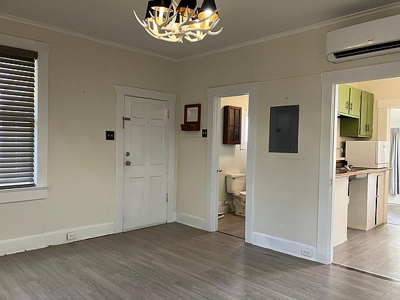 4th image of 1409 W De Leon St