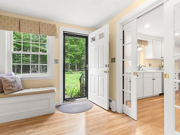 3rd image of 5 Blueberry Ln