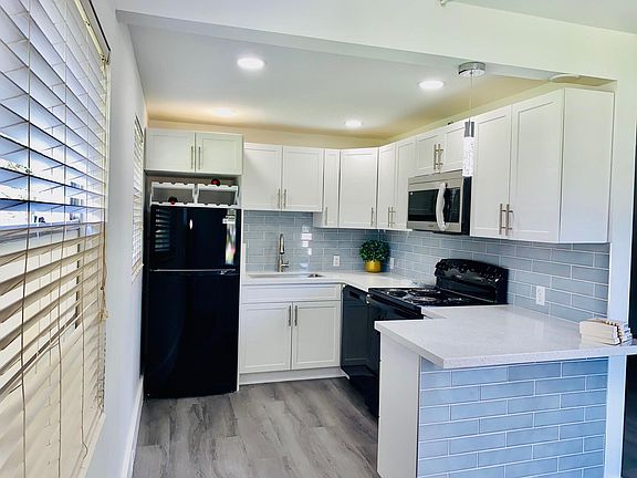 3rd image of 211 Mansfield F #211