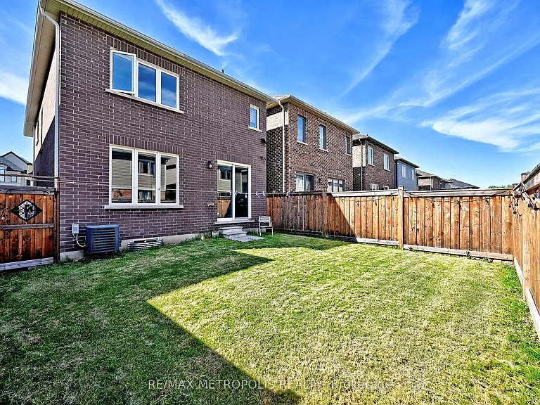 82 Westfield Dr — Photo 32