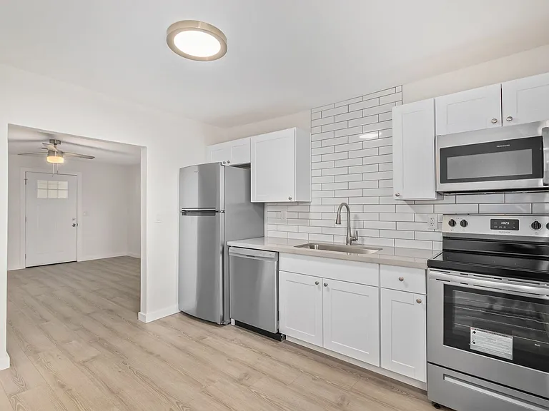 312 E Kinderman Dr #1 — Photo 8