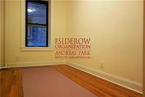 Rented by Siderow Residential Group | media 10