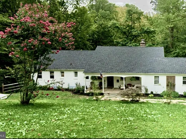 7 N Longpoint Ln, Rose Valley, PA 19063