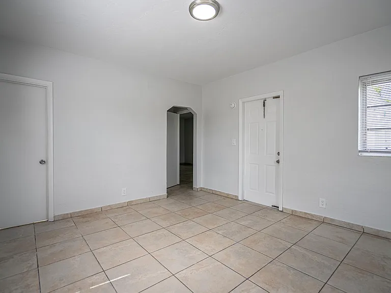 1208 71st St #8 — Photo 16
