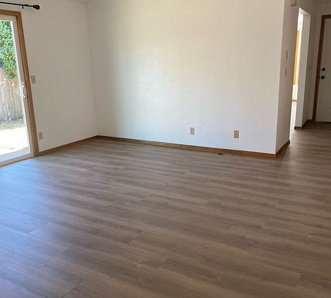 5th image of 1135 NE Conser Pl