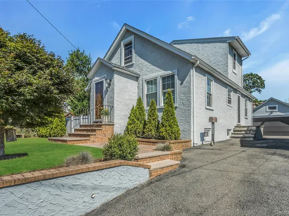 106 Scarcliffe Drive, Malverne, NY 11565