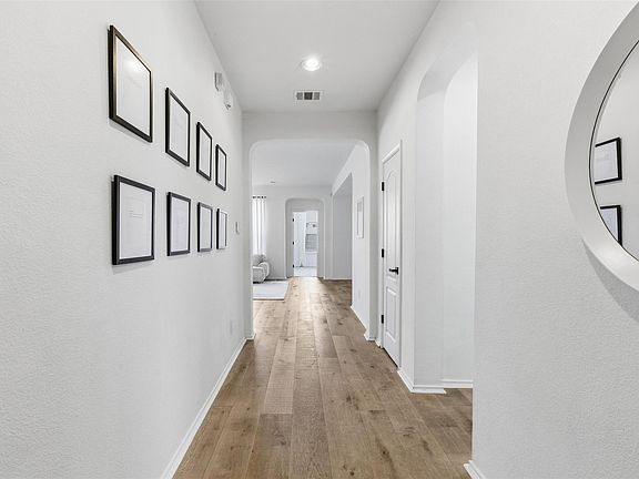 5th image of 924 Watson Way