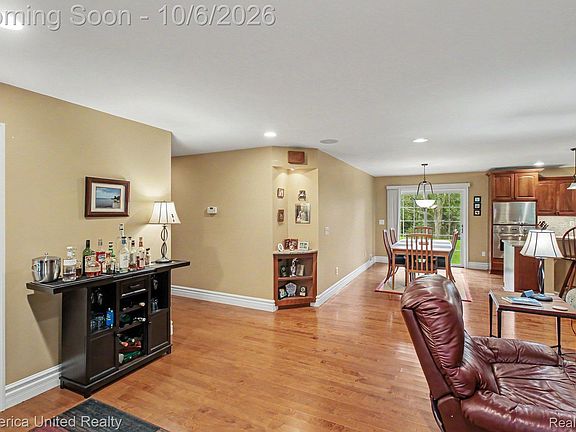 5th image of 4838 Hy Dale Dr
