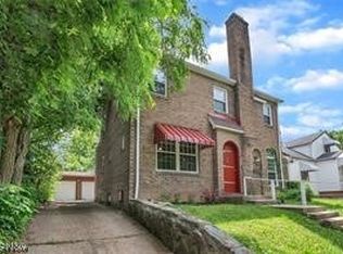 2065 Staunton Rd, Cleveland Heights, OH 44118