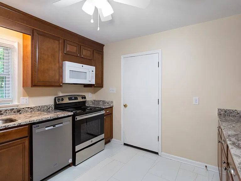 106 Rowe Dr — Photo 6