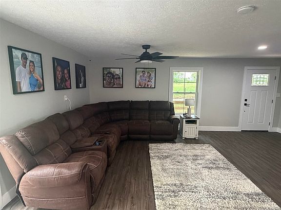 4th image of 3411 Uhls Rd