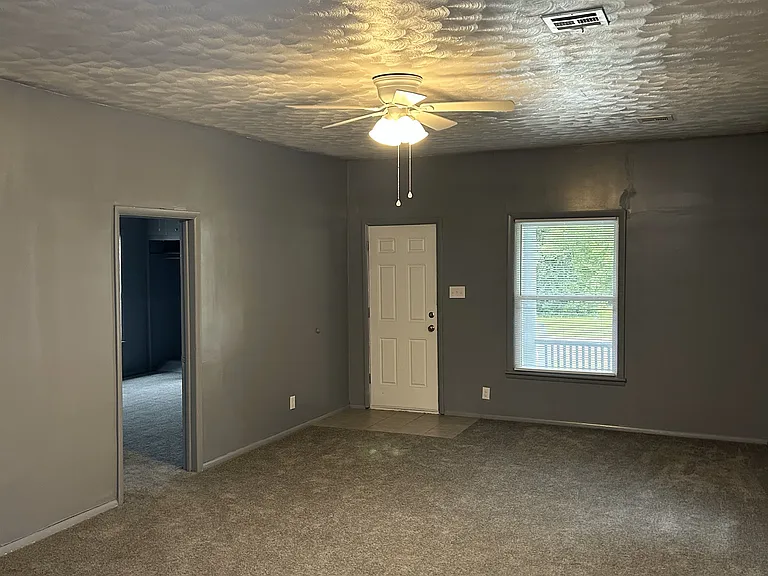 511 S Wyandotte Ave — Photo 3