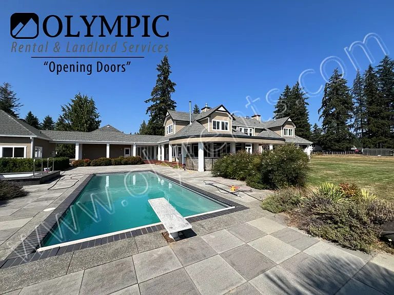 One of a Kind Find in SE Olympia! Garages Galore! 4 bed/3.5 bath w/ AC — Photo 3