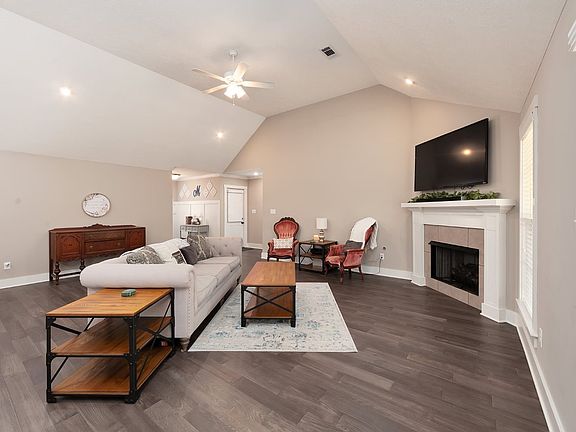 5th image of 70 Woodshire Cv