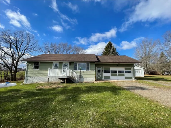 1562 Anthony Rd, Penn Yan, NY 14527