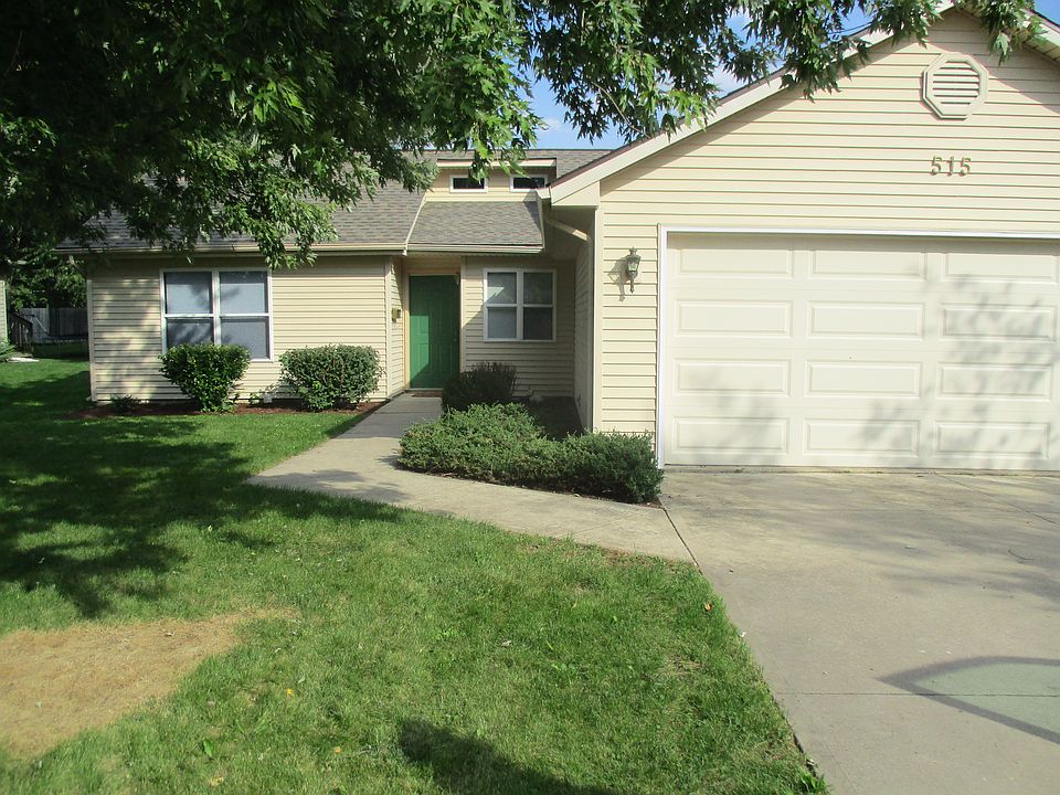 Front view with garage