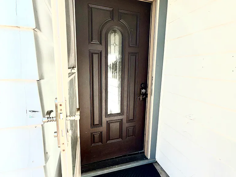 Foyer/ front Door