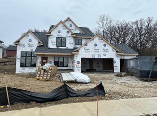 114 Retzer View COURT, Waukesha, WI