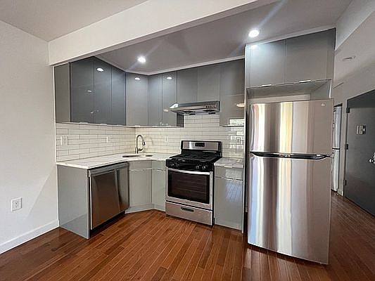 4th image of 283 Kingsland Ave #2