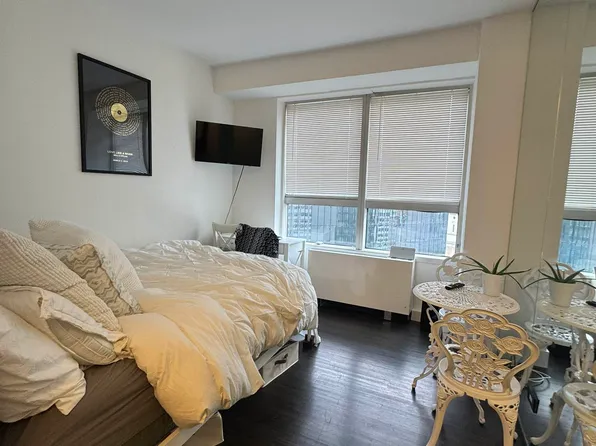 146 West 57th Street image 10 of 12